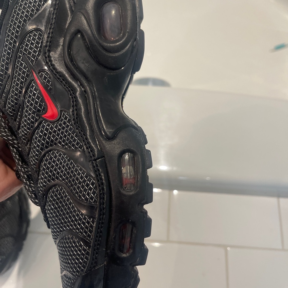 Nike Kids Black and Red Sneakers - Picture 4 of 5